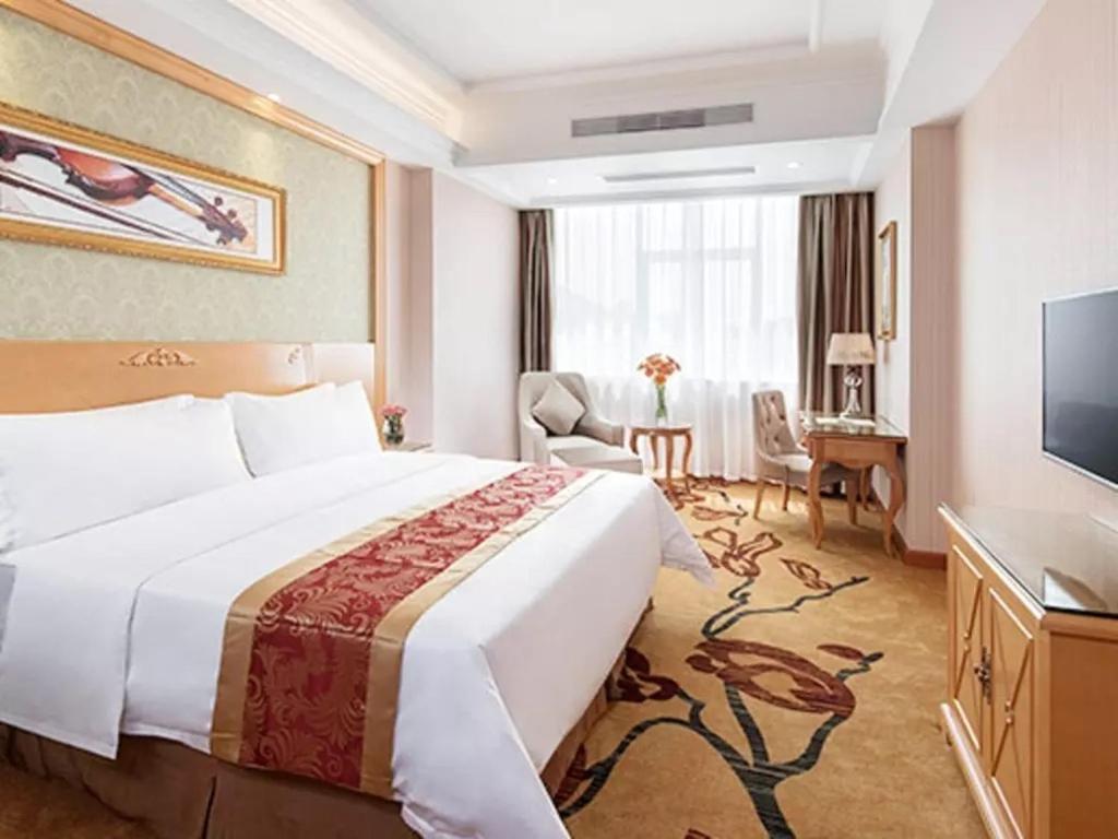 Vienna Hotel Tianbao Road Шэньчжэнь Экстерьер фото