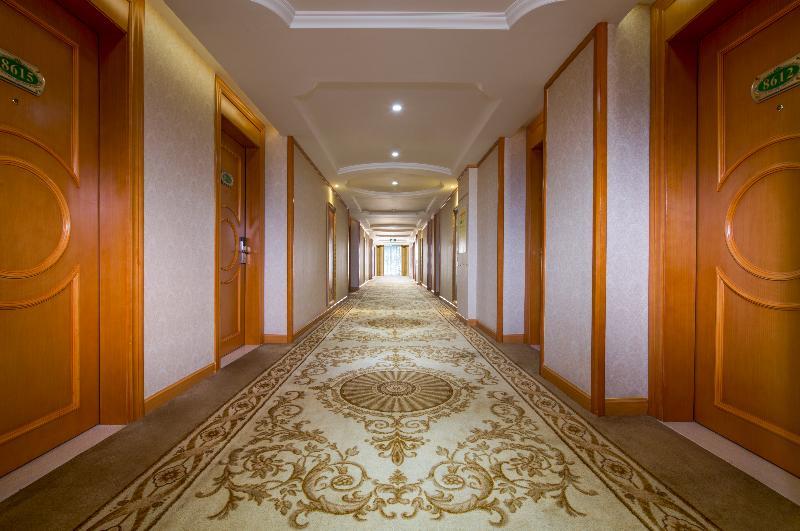 Vienna Hotel Tianbao Road Шэньчжэнь Экстерьер фото